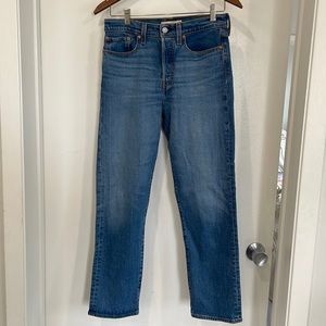 Levi’s wedgie straight medium wash jeans size 28